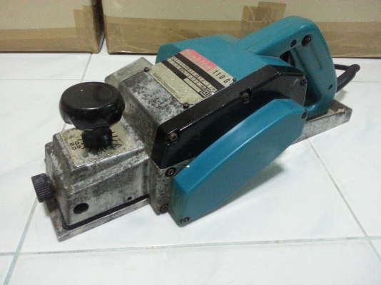 กบไฟฟ้ายี่ห้อ makita รุ่น 1100