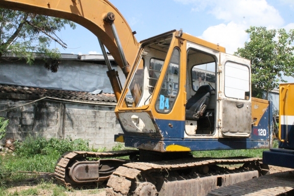 ขายรถแม็คโครKomatsu pc120-2 จำนวน2คัน กทม.คุยได้ครับ ขายรถแม็คโครKomatsu pc120-2 จำนวน2คัน กทม.คุยได้ครับ