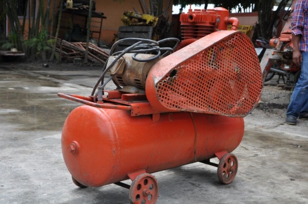 ขายปั้มลม FUJI นำเข้าจากญี่ปุ่น สภาพเดิมๆยังไม่เคยใช้งานในไทย ขาย16,500เท่านั้น