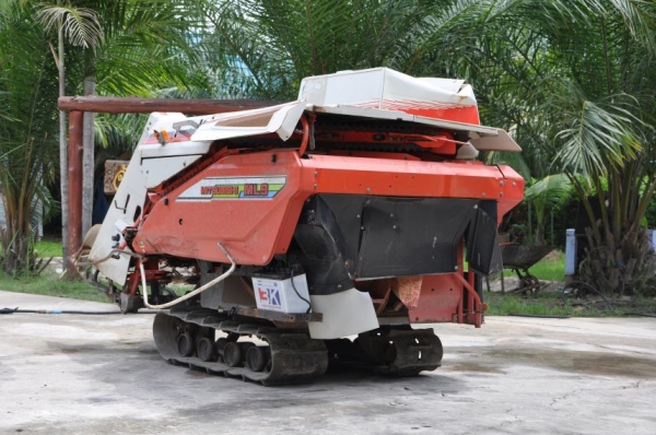 ขายรถ เกี่ยว-นวด ล้อตีนตะขาบ MITSUBISHI สภาพสวยเดิมจากญี่ปุ่น 48,000 เท่านั้น!!