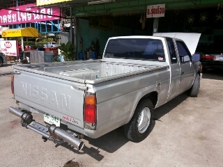 ขายnissan big m cab 2.5ดีเชลฝาแเดง