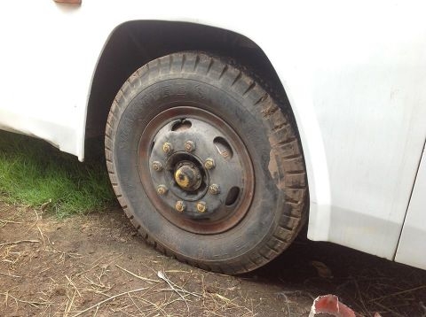 ขายด่วน รถพัดลม รถสภาพพร้อมใช้งาน ยางสวย 6 เส้นยาว 12 เมตร เครื่อง EH 700 168 แรงพวงมาลัยพาวเวอร์ เบรค ทีฟฟี่