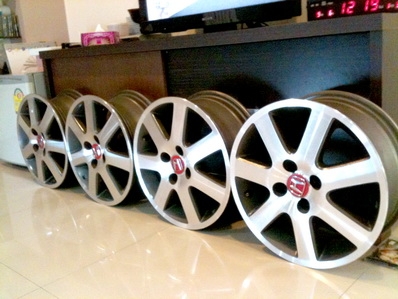 แม็กซ์ 15 นิ้ว สเปค 4รู100 สภาพใหม่ ใส่ได้หลายรุ่นครับ แม็กซ์ 15 นิ้ว สเปค 4รู100 สภาพใหม่ ใส่ได้หลายรุ่นครับ