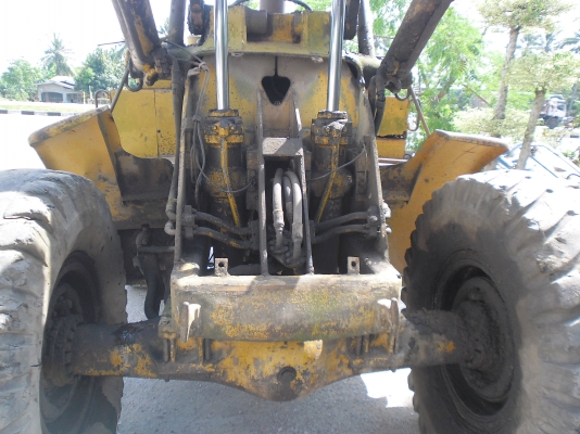 ขายรถตักล้อยางอีห้อ CAT รุ่น 922พร้อมทะเบียน  พร้อมใช้งาน