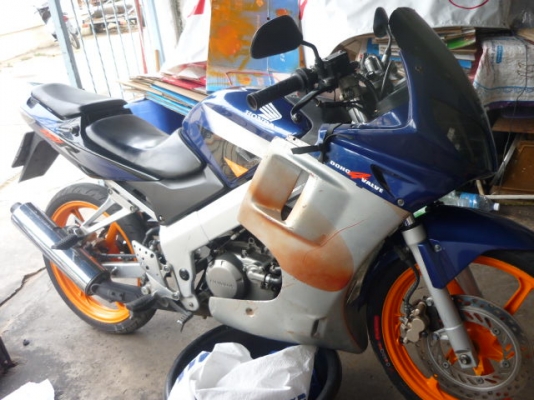 ฮอนด้า CBR 150 สภาพเครื่องดี..เอกสารครบครัน..ใช้งานน้อย