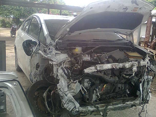 ต้องการขาย / รถเก๋ง TOYOTA เกิดเหตุ ( เล่มทะเบียนพร้อมชุดโอน ปี 2011 )