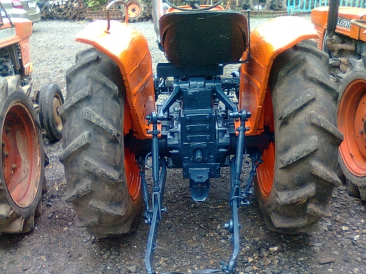 คูโบต้า L2200 รถปรับสภาพพร้อมใช้งาน