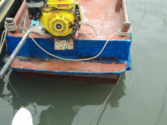 ขายเรือไฟเบอร์พร้อมเครื่องหางยาวควายทอง13แรงสตาร์ไฟฟ้