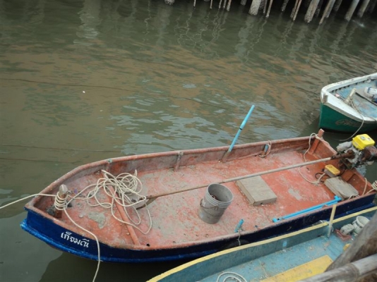 ขายเรือไฟเบอร์พร้อมเครื่องหางยาวควายทอง13แรงสตาร์ไฟฟ้