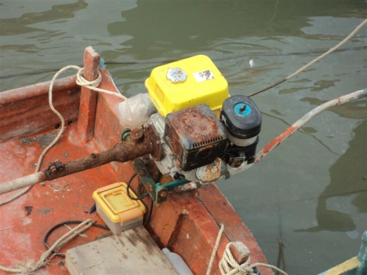 ขายเรือไฟเบอร์พร้อมเครื่องหางยาวควายทอง13แรงสตาร์ไฟฟ้