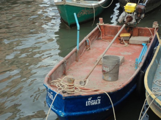 ขายเรือไฟเบอร์พร้อมเครื่องหางยาวควายทอง13แรงสตาร์ไฟฟ้