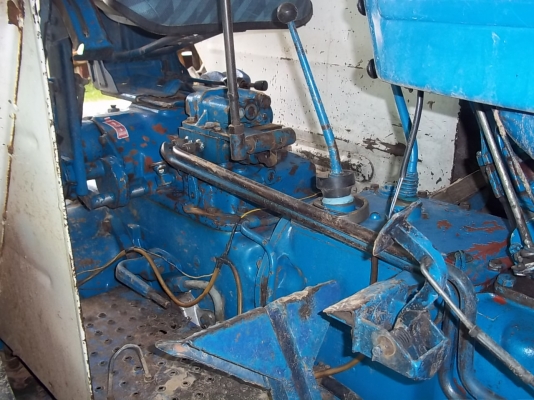 ford  6610 เสื้อลาย เต็ม 95 แรงม้าครับ