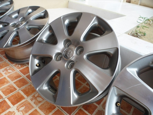 แม็กviosเดิมๆ(สี รมดำ)15"ใส่4รู100 +พร้อมน๊อตเดิมๆ16คัว *มีลอยเล็กน้อย ตามการใช้งาน(ยกชุด4วง) ราคา3,200 บ.