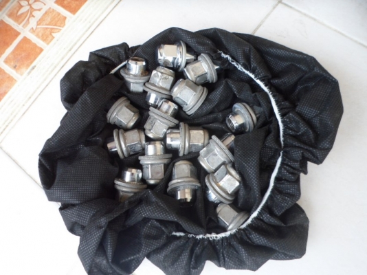 แม็กviosเดิมๆ(สี รมดำ)15"ใส่4รู100 +พร้อมน๊อตเดิมๆ16คัว *มีลอยเล็กน้อย ตามการใช้งาน(ยกชุด4วง) ราคา3,200 บ.