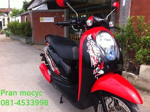 ขาย SCOOPY-i สีดำเเดง ปี2554