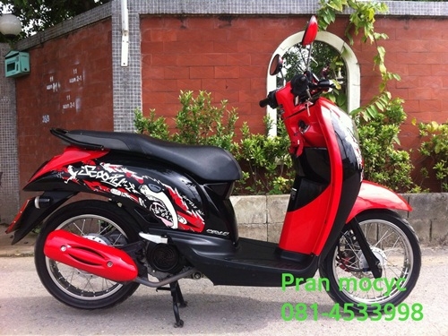 ขาย SCOOPY-i สีดำเเดง ปี2554