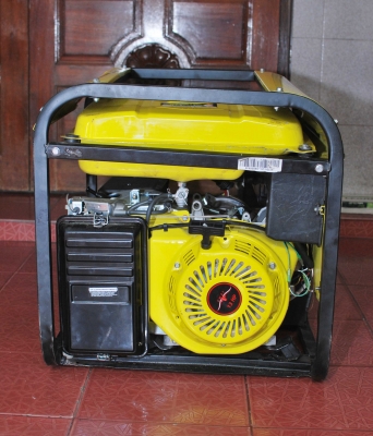 ขายไดร์แสงสว่างควายทอง 5000w/5kva สตาสร์กุญแจหรือมือดึงก็ได้ ราคา 13500