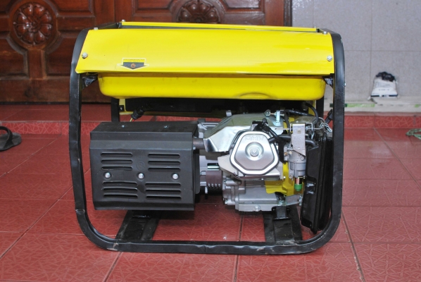 ขายไดร์แสงสว่างควายทอง 5000w/5kva สตาสร์กุญแจหรือมือดึงก็ได้ ราคา 13500 ขายไดร์แสงสว่างควายทอง 5000w/5kva สตาสร์กุญแจหรือมือดึงก็ได้ ราคา 13500