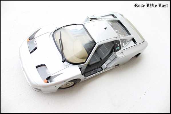 Bburago Bugatti EB 110 (1991) Diecast Model Cars 1/24