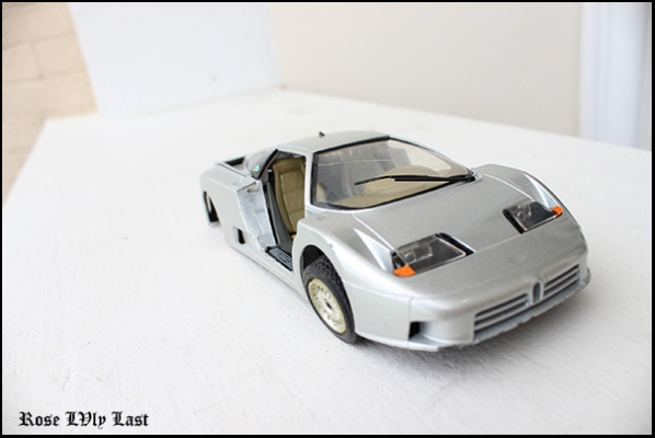 Bburago Bugatti EB 110 (1991) Diecast Model Cars 1/24 Bburago Bugatti EB 110 (1991) Diecast Model Cars 1/24