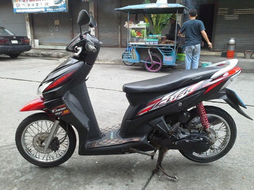 CLICK ปี 50 รถบ้าน สภาพเดิมๆ เครื่องแน่น ไม่หลวม ไม่มีควันขาว ชุดสีสด มีเล่ม เอกสารครบ