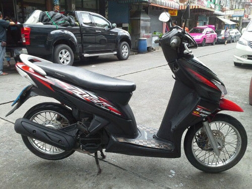 CLICK ปี 50 รถบ้าน สภาพเดิมๆ เครื่องแน่น ไม่หลวม ไม่มีควันขาว ชุดสีสด มีเล่ม เอกสารครบ