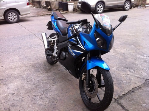 CBR 150 ปี 51 ไมล์เหลือง กุญแจใหญ่ สีน้ำเงิน ดำ สภาพเดิม รถสวย ไม่มีควันขาว เครื่องแน่นๆ ภาษี พรบ.ไม่หมด