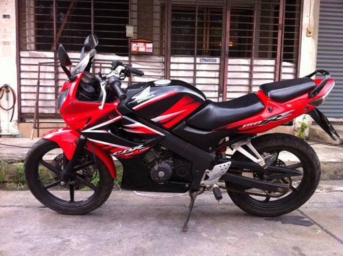 CBR 150 ปี 51 ไมล์เหลือง กุญแจใหญ่ สีแดง ดำ สภาพเดิม รถสวย ไม่มีควันขาว เครื่องแน่นๆ ภาษี พรบ.ไม่หมด