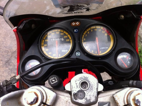 CBR 150 ปี 51 ไมล์เหลือง กุญแจใหญ่ สีแดง ดำ สภาพเดิม รถสวย ไม่มีควันขาว เครื่องแน่นๆ ภาษี พรบ.ไม่หมด