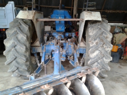 ขายรถFord 5000ราคาถูก ขายรถFord 5000ราคาถูก