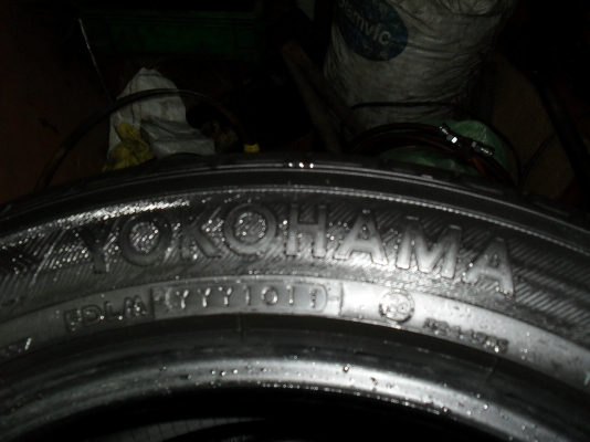 ขายยาง YOKOHAMA 215/55/R17 ปี 2011 สวยๆครับ
