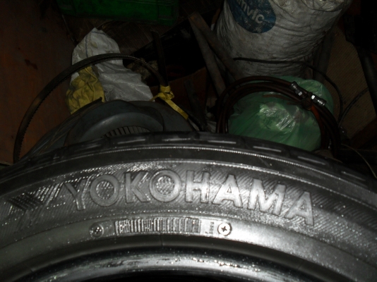 ขายยาง YOKOHAMA 215/55/R17 ปี 2011 สวยๆครับ