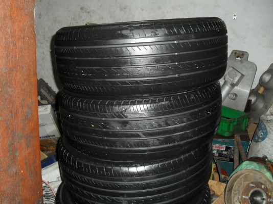 ขายยาง YOKOHAMA 215/55/R17 ปี 2011 สวยๆครับ