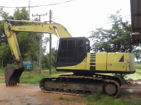 KOMATSU PC 200-5 เอกสารเล่มทะเบียนครบพร้อม คอนโทรลสั้น ไฟฟ้าหน้าจอขึ้นครบไม่มีปัญหา เครื่องเดิมปั๊มเดิม ภายในห้องเก๋งสะอาด แอร์เย็น ภายนอกบอดี้รถสวย บูมอาร์มไม่มีปะไม่มีดาม เอวแน่นดี ช่วงล่างโซ่บูทใบแทรกหนาดีประมาณ 70\% พร้อมทำงานได้เลย ราคาต่อรองได้ครับ