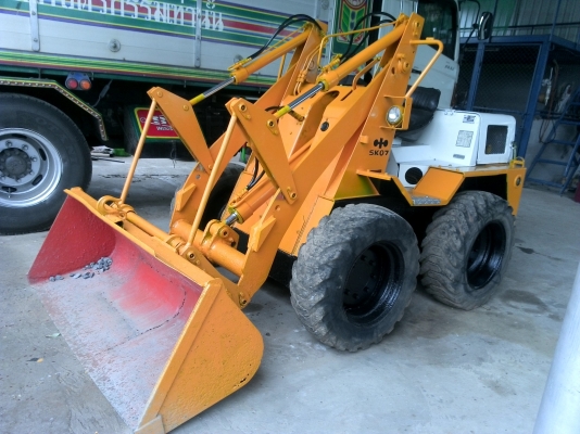 ขายรถตักเอนกประสงค์ komatsu sk 07 สภาพสวยพร้อมใช้งาน