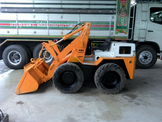 ขายรถตักเอนกประสงค์ komatsu sk 07 สภาพสวยพร้อมใช้งาน