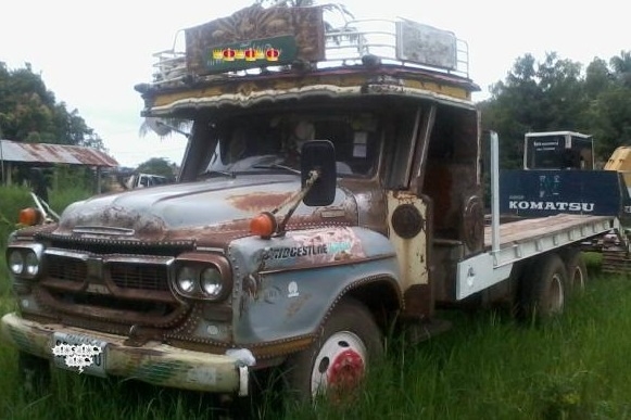 ISUZU TX 145 HP 6BB1 รถหัวยาวหางปลาสิบล้อเพลาเดียว ใช้ลาก PC-120 อยู่ครบตอนนี้ เครื่องแห้งแรงดีไม่มีเยิ้ม ภายในหัวเก๋งคอนครบ พวงมาลัยเพาเวอร์ ช่วงล่างแน่นคัชซีไม่ผุไม่บวม ยางสภาพดี 60\% พร้อมใช้งาน เอกสารทะเบียนครบพร้อมโอน ราคาต่อรองได้ครับ