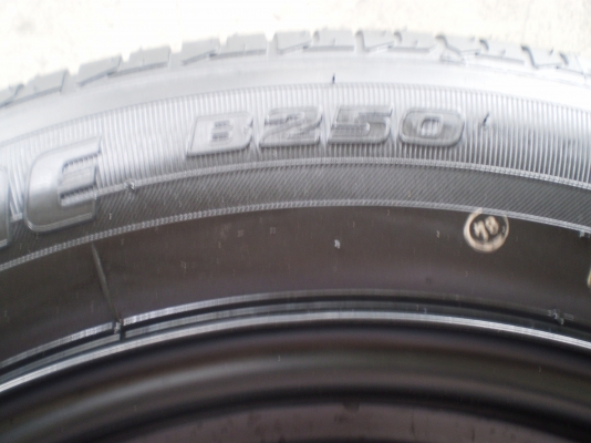 ขายยางป้ายแดง 185 60 15 ปี1913 ขายยางป้ายแดง 185 60 15 ปี1913