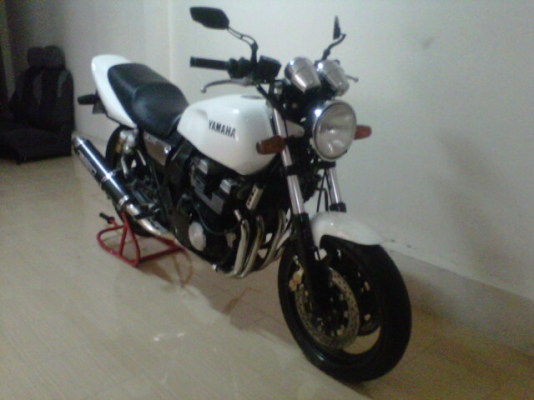 ***ขาย XJR ปี 98 เบรมโบ้สวยๆถูกๆซักคัน 48000***ohm คอนหวัน เครื่องดีมากครับวิ่งซิวเลยครับ สีขาวมุกสวยๆเลยครับ ระบบไฟปรกติ ไมค์วัดรอบความเร็วขึ้นปรกติครับ ยางหน้าหลังดอกเต็มครับ ปลายท่อโยชิ กุญแจดอกเดียวทั้งคันครับ เอกสารอินวอย ลองดูครับ สนใจ 0858730704 oh