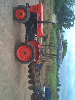 KUBOTA L 2201 ขับเคลื่อนสี่ล้อ  พร้อมผ่านห้าสภาพดี เครื่องไม่มีเยื่อมพร้อใช้งาน สนใจติดต่อ 089-9638932 อำเภอชัยบาดาล จังหวัดลพบุรี