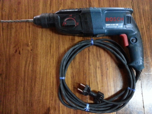 ขายสว่านโรตารี่3ระบบยี่ห้อBOSCHรุ่นGBH2-26DEสภาพ80\%พร้อมใช้งานครับ