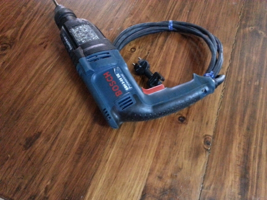 ขายสว่านโรตารี่3ระบบยี่ห้อBOSCHรุ่นGBH2-26DEสภาพ80\%พร้อมใช้งานครับ