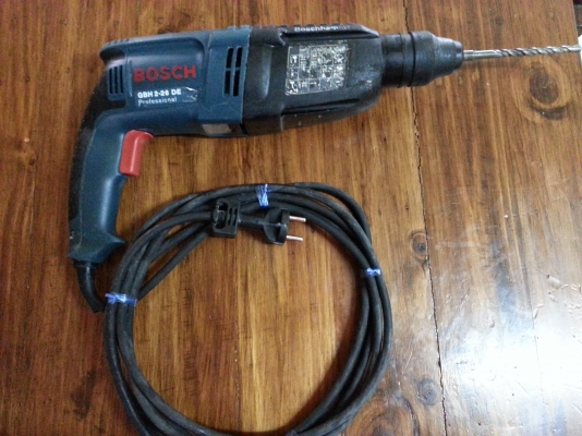 ขายสว่านโรตารี่3ระบบยี่ห้อBOSCHรุ่นGBH2-26DEสภาพ80\%พร้อมใช้งานครับ