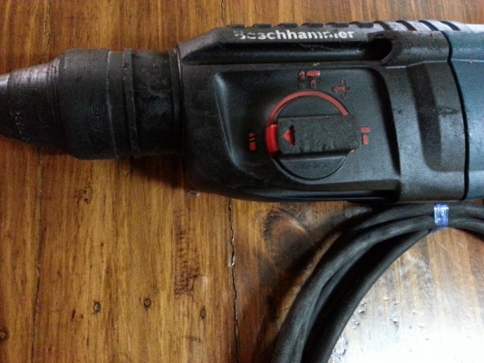 ขายสว่านโรตารี่3ระบบยี่ห้อBOSCHรุ่นGBH2-26DEสภาพ80\%พร้อมใช้งานครับ