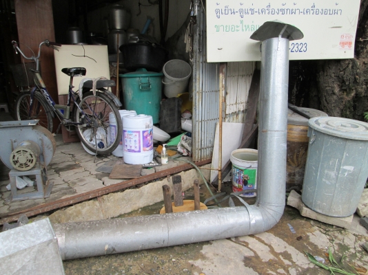 ใช้ได้ไม่ถึง 2 เดือน ดูดควันใหม่ๆๆพร้อมมอเตอร์ ครบชุดครับ