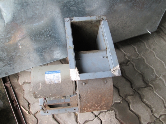 ใช้ได้ไม่ถึง 2 เดือน ดูดควันใหม่ๆๆพร้อมมอเตอร์ ครบชุดครับ