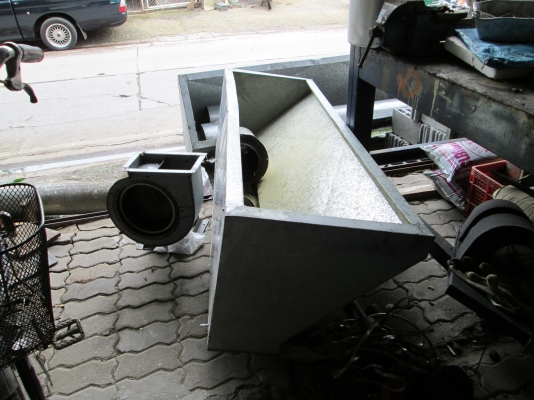 ใช้ได้ไม่ถึง 2 เดือน ดูดควันใหม่ๆๆพร้อมมอเตอร์ ครบชุดครับ