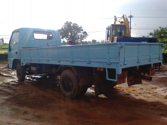 Isuzu NPR เครื่อง 100 Hp เกียสั้นยกหัวได้ คัชช KS ภาษี 57 Isuzu NPR เครื่อง 100 Hp เกียสั้นยกหัวได้ คัชช KS ภาษี 57