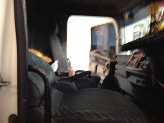 รถฮีโน่ 10 ล้อ ตู้เย็น 260 แรงม้า ปี 46  สนใจติดต่อ 081 - 6079515