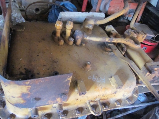 ขาย-ถังน้ำมัน+ถังไฮโดรลิค สำหรับรถแทรกเตอร์ D2-KOMATSU = 18,000 บาท